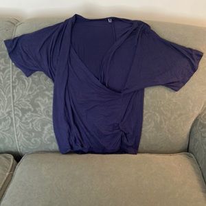 Like new, women’s top never worn by in In’Voland. Size 18.